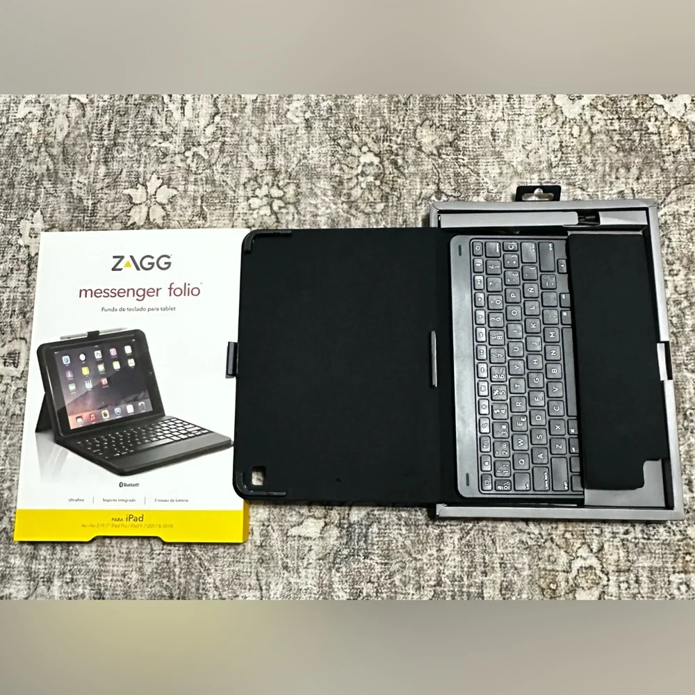 iPad Case With Keyboard 9.7 - Black